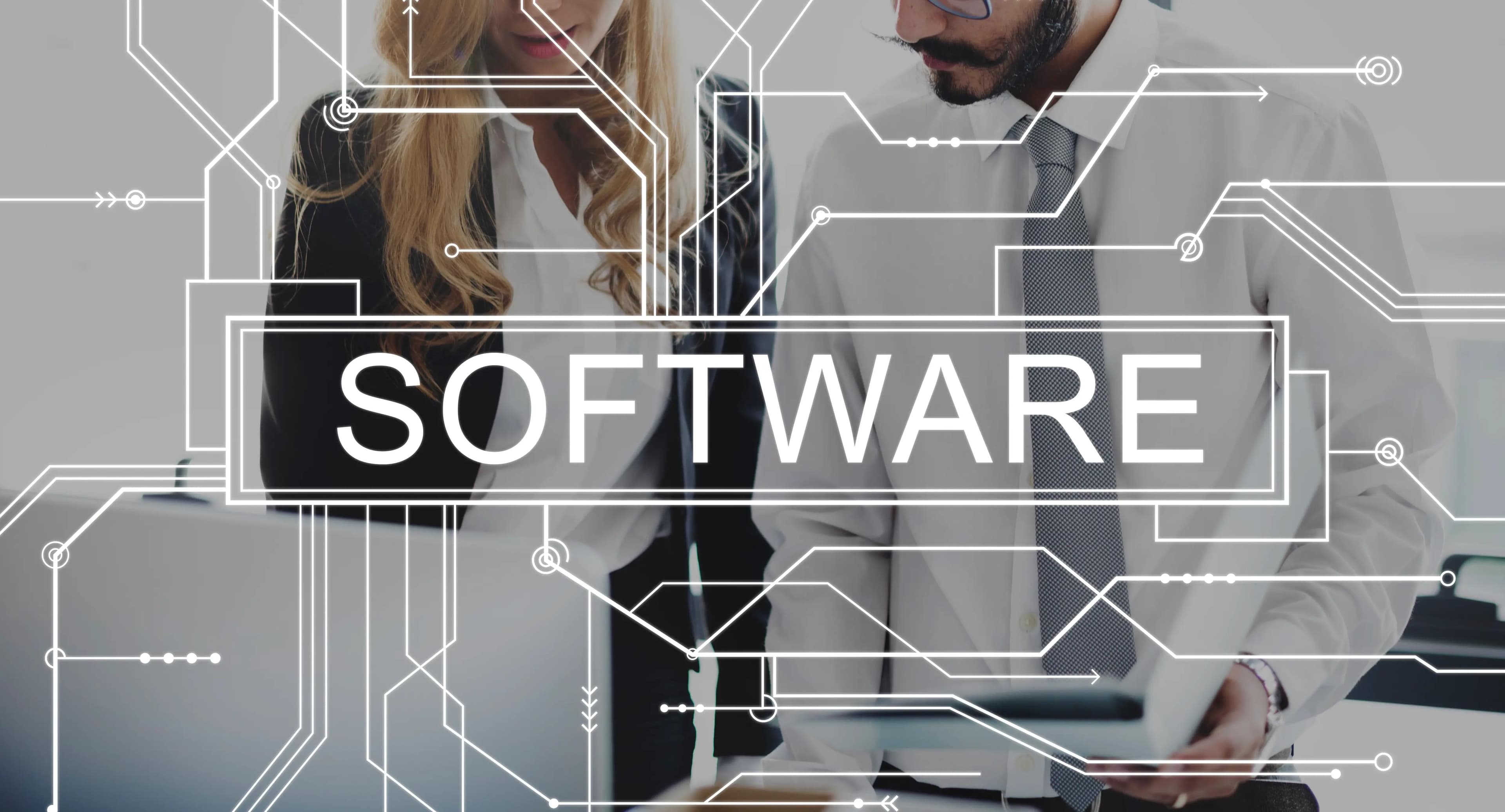 Strategisch overleg over de kosten en planning van een nieuw softwareproject op maat.